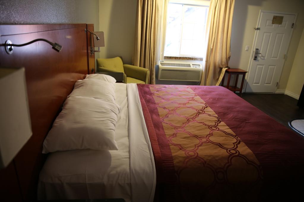 Chateau Inn & Suites Downey Eksteriør billede